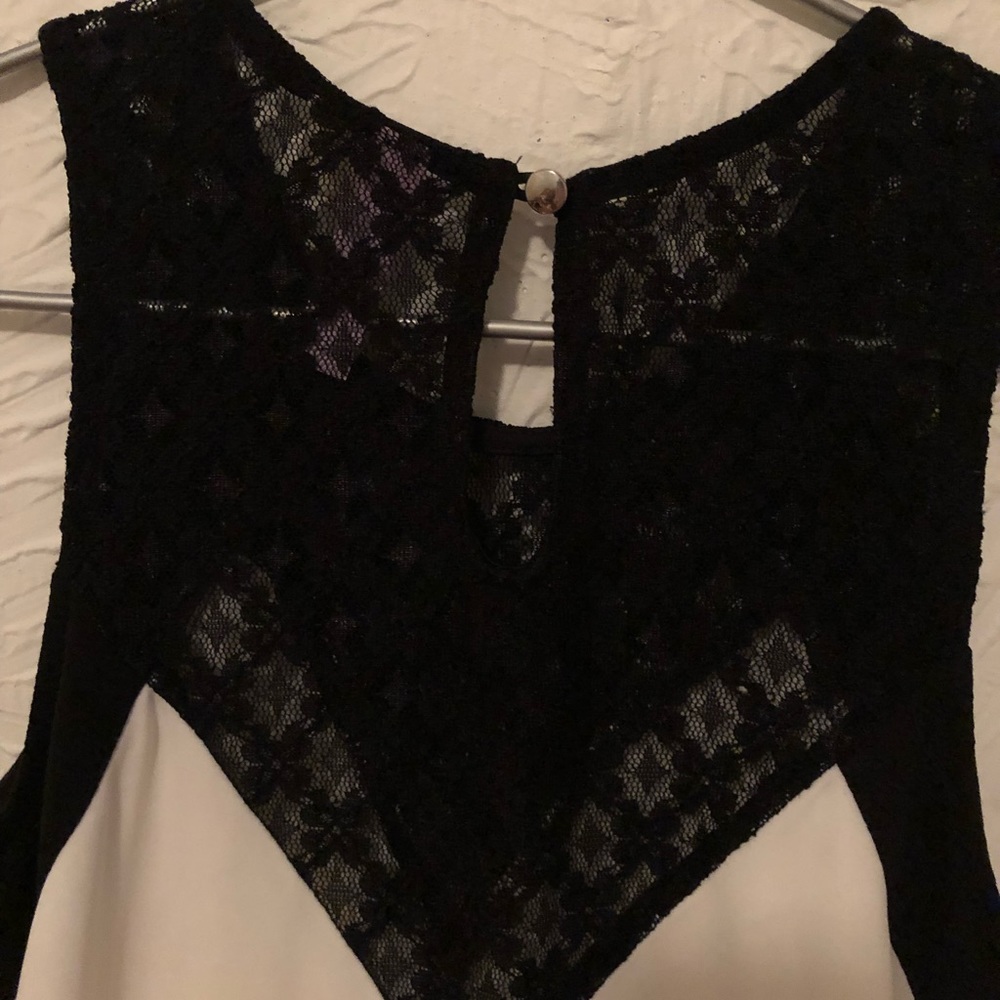 Francesca’s Alya White/Black dress - Picture 4 of 4